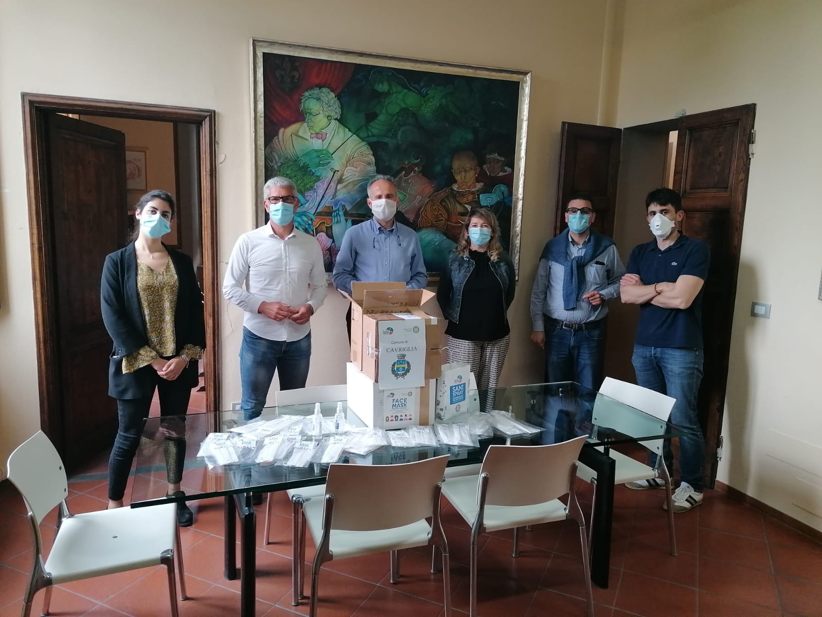 Valdarno, consegnati al comune di Cavriglia mascherine e gel realizzati dall’ISIS “Valdarno” e dal Rotary Valdarno