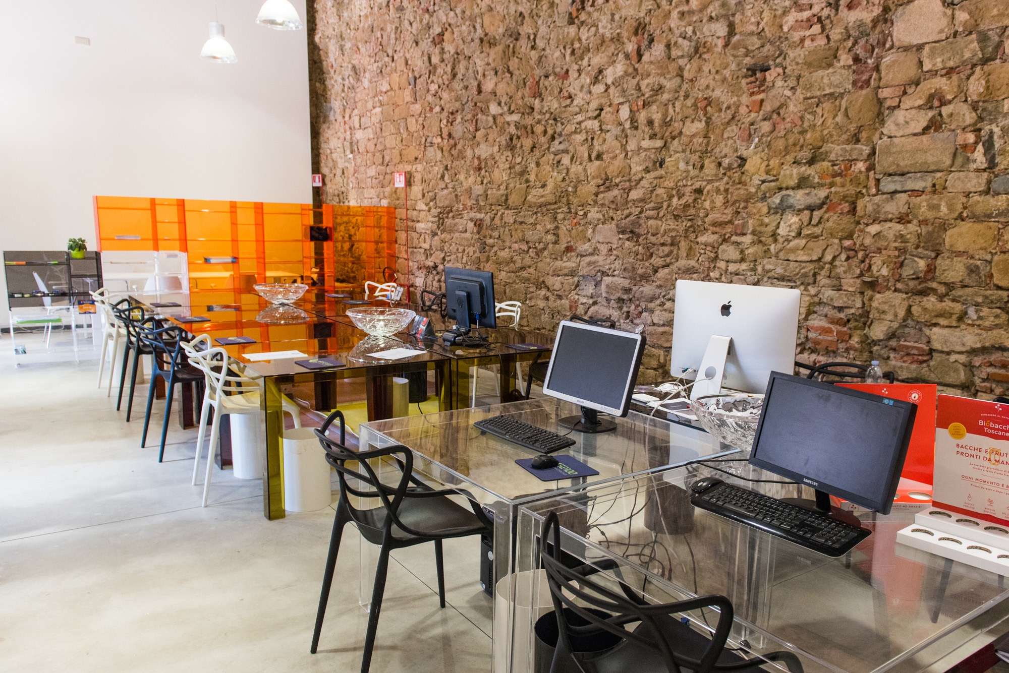 Riparte We52100 Coworking e mette a disposizione 3 postazioni di lavoro gratuite