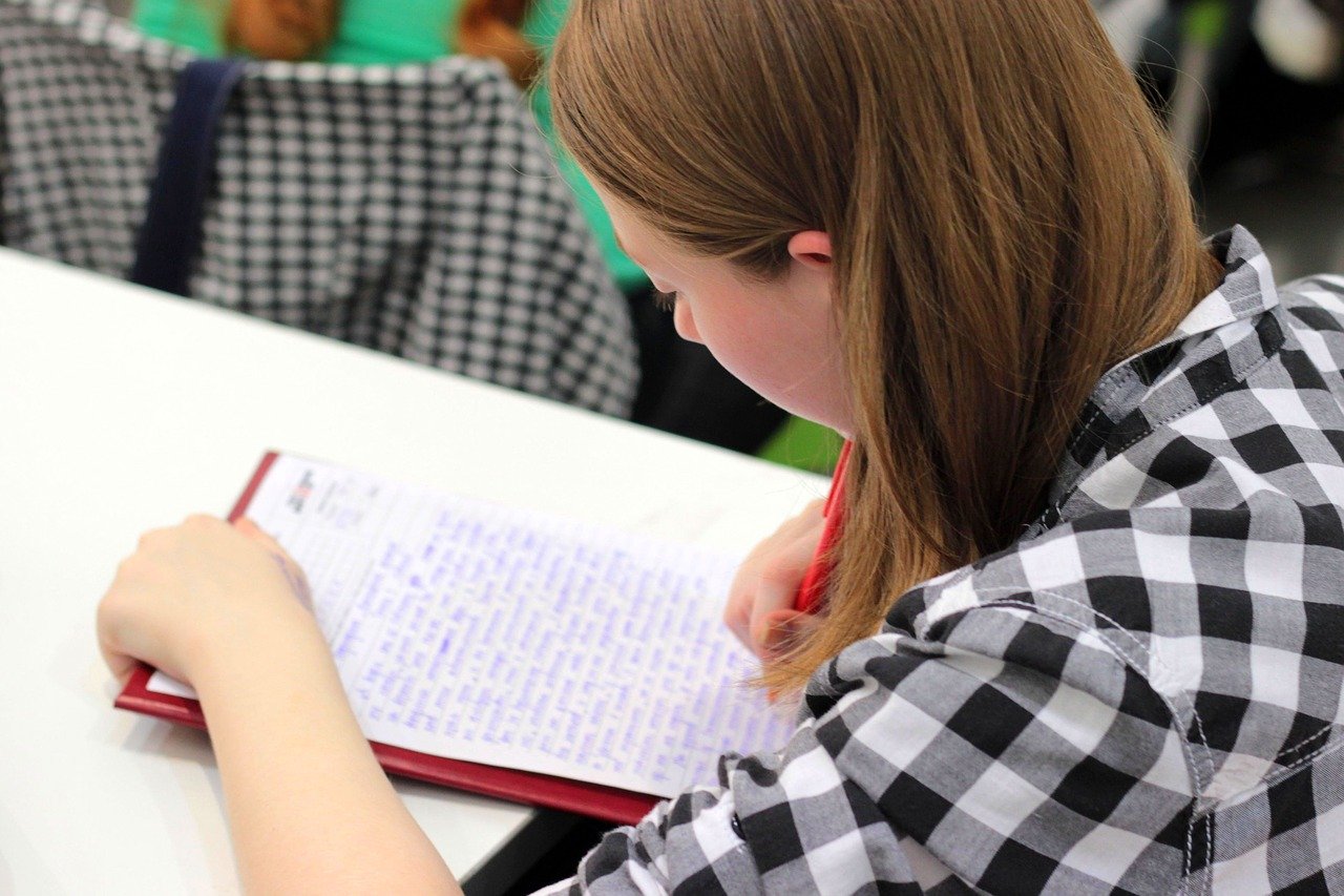 Pacchetto scuola in scadenza. Quali requisiti servono. Domande on line