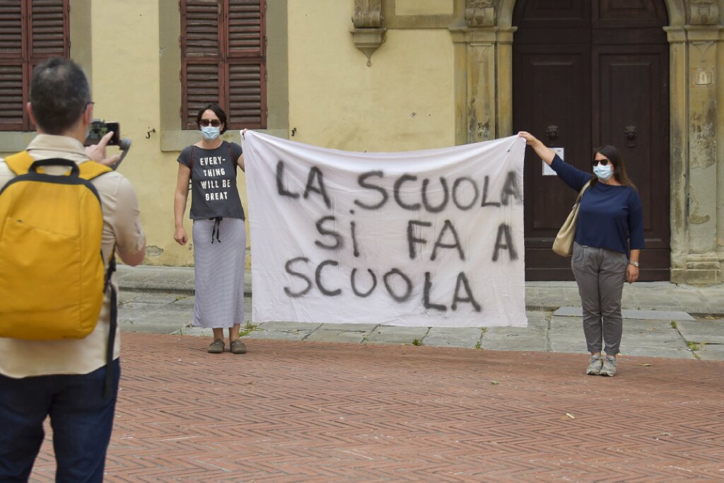Ancora in piazza per la scuola. Chiassai raccoglie istanze e promette incontro
