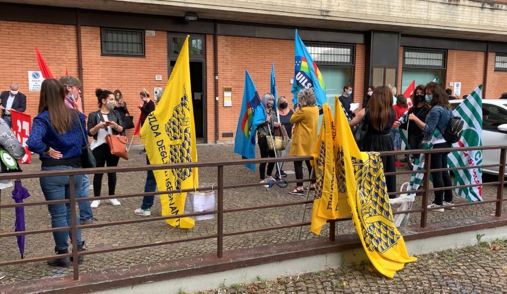 “Più risorse per maggiori spazi e personale. Precari siano stabilizzati” la scuola scende in strada anche ad Arezzo