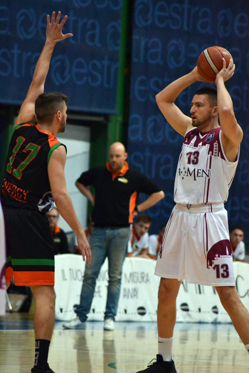 Boyan Tenev rinnova con l’Amen Scuola Basket Arezzo. L’ala bulgara vestirà amaranto anche nella stagione 2020/2021