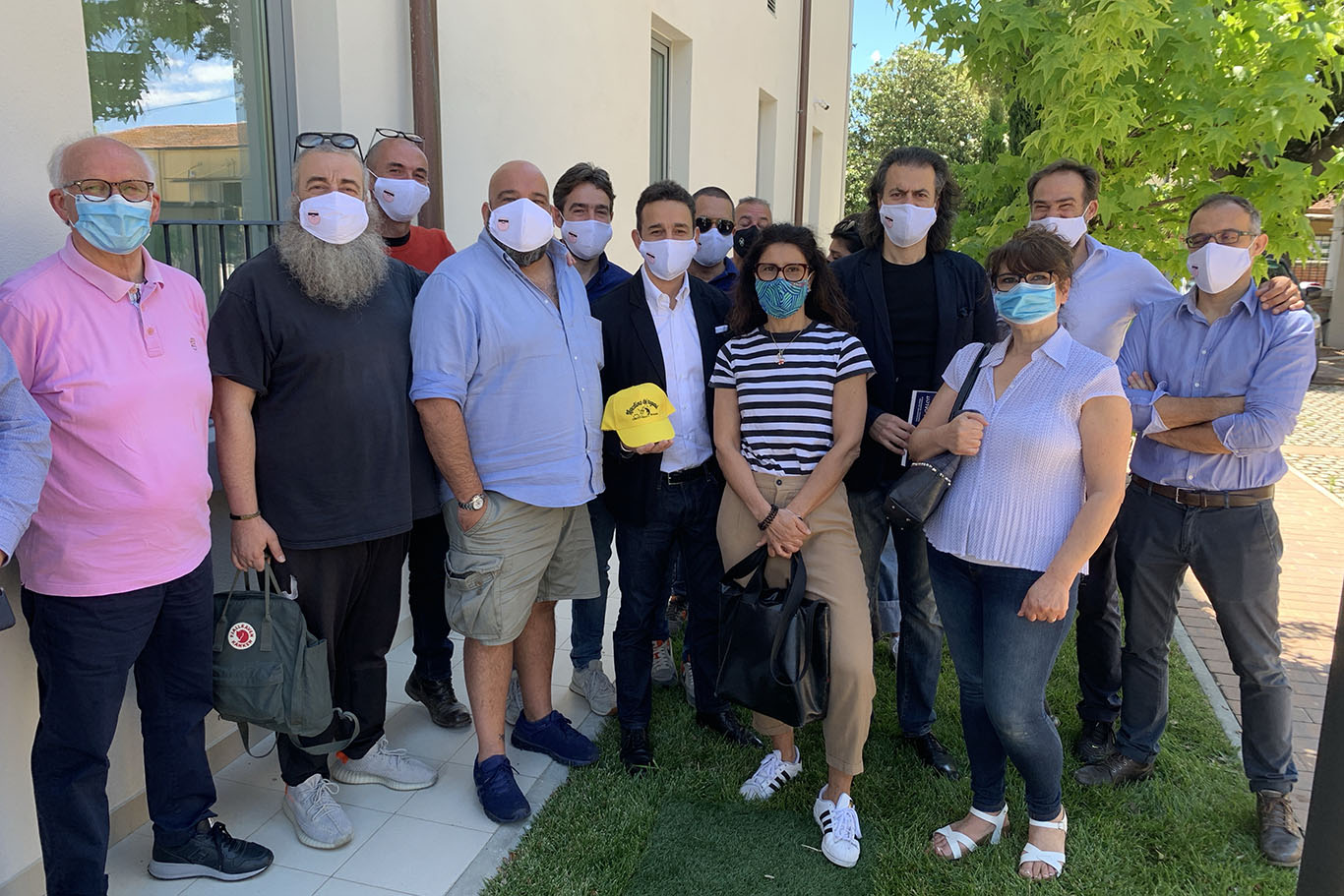 Il Gruppo “Porky’s”, gli amici di Michele Costagliola, donano aspiratori per trachea all’associazione Scudo