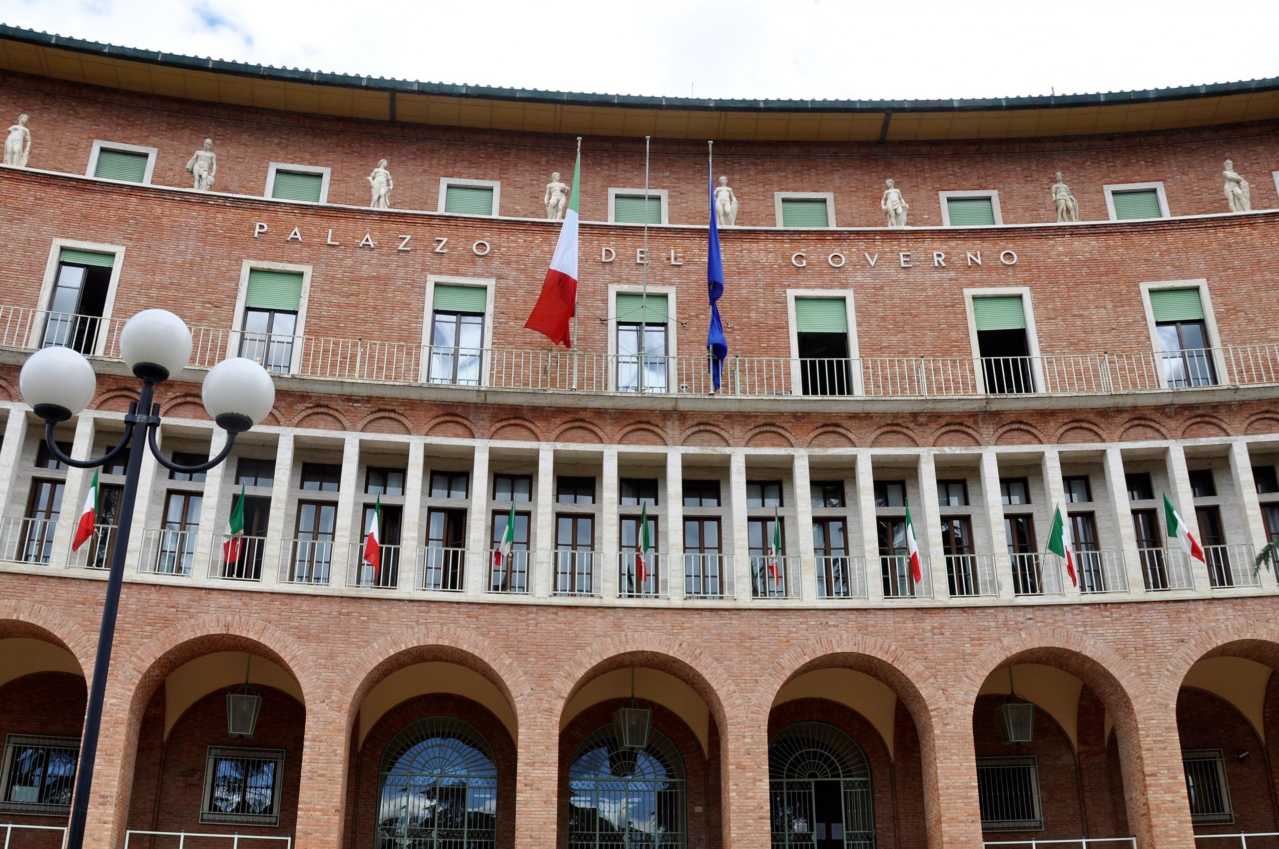 Prefettura di Arezzo, le celebrazioni per il 74° Anniversario della Fondazione della Repubblica Italiana