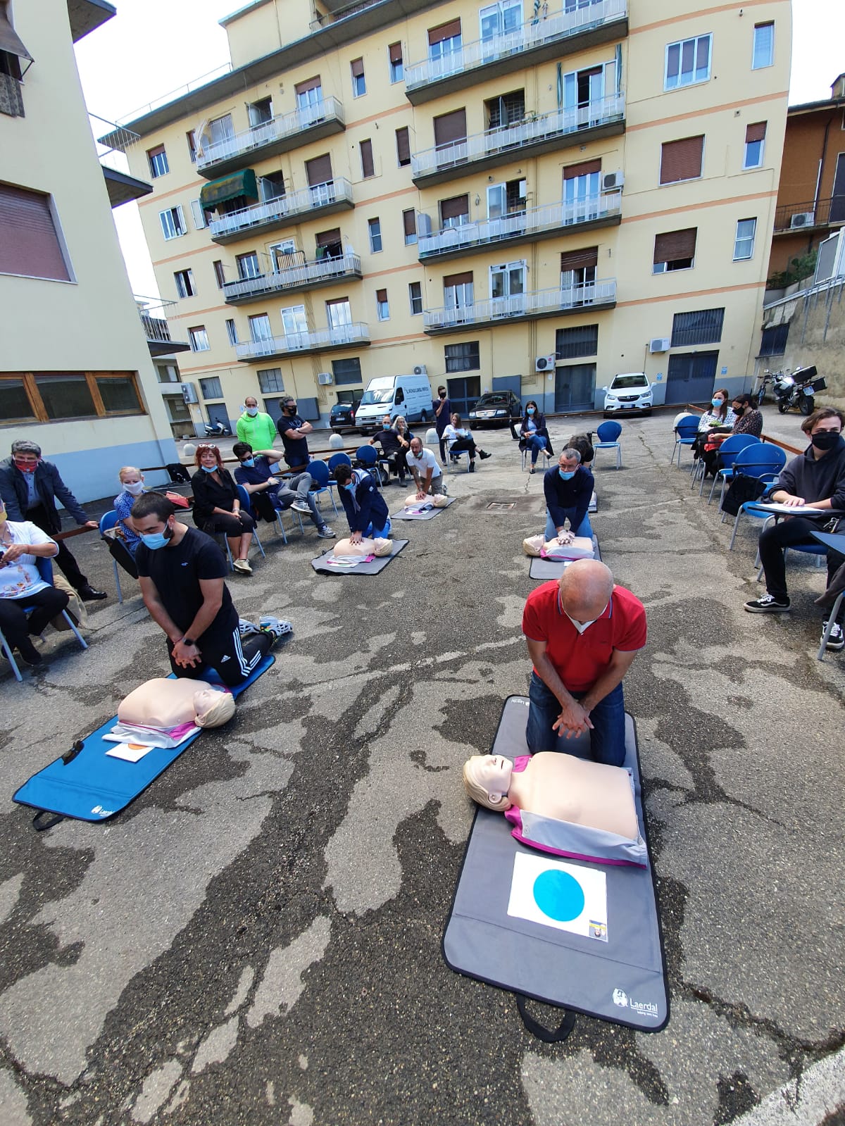 “Saracino del Cuore”, domenica la serata conclusiva del progetto. Alle ore 21:00 al Tetro Vasariano il “torneo” di massaggio cardiaco che metterà in palio un defibrillatore da installare nel territorio del quartiere vincitore