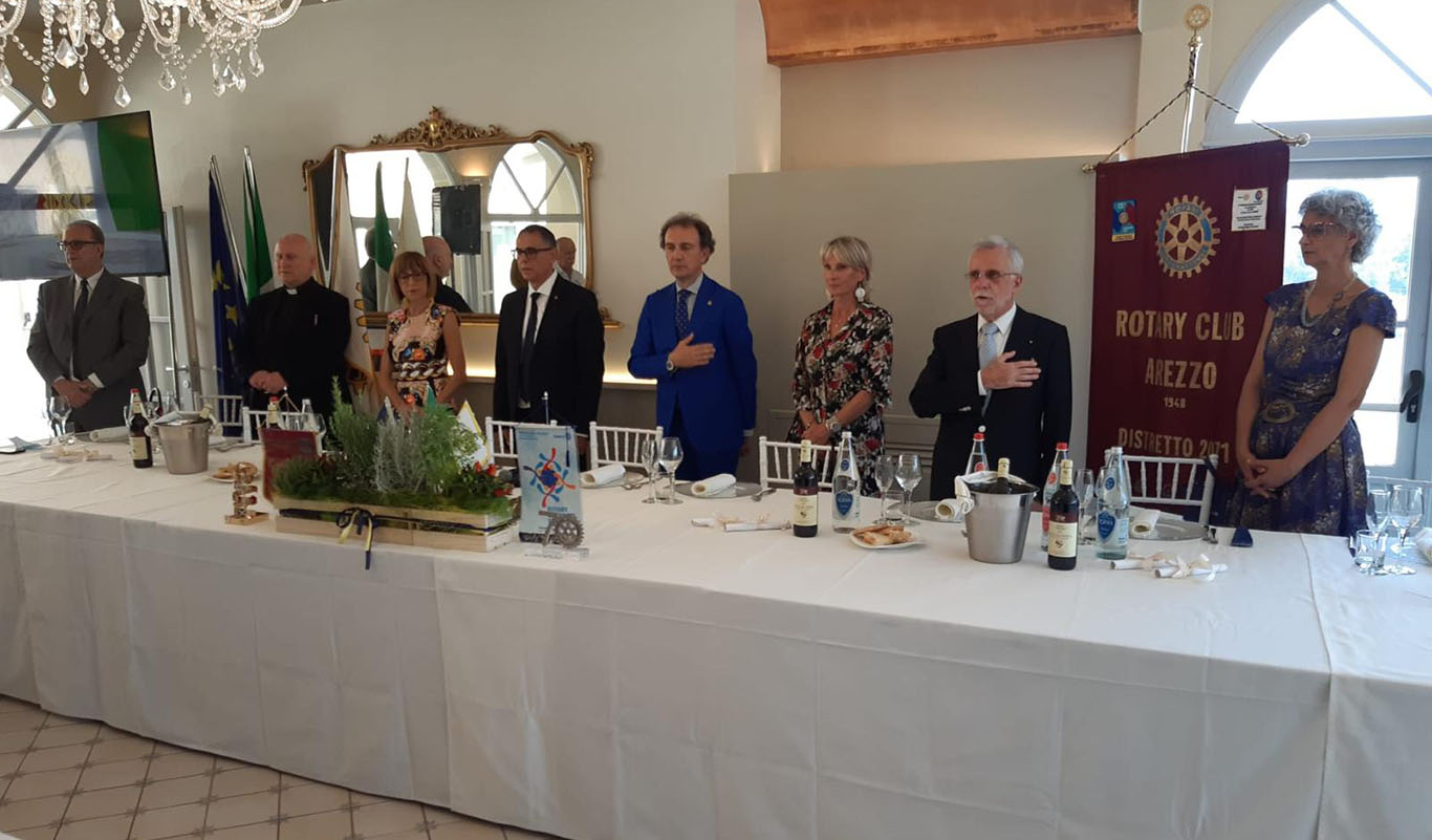 Rotary club Arezzo: celebrato il “Passaggio della Campana”, Franco Lelli è il nuovo presidente