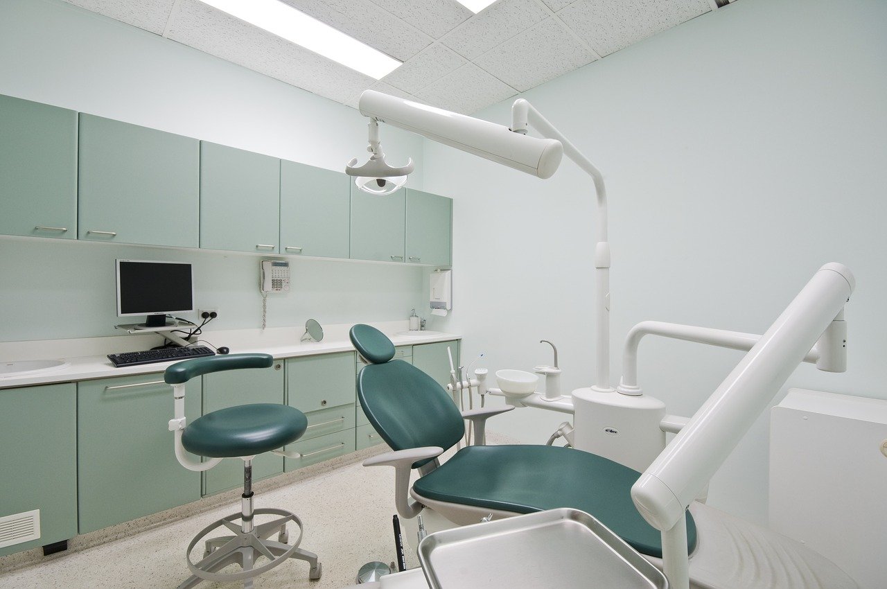 Adiconsum ai consumatori, sulla vicenda Dentix: contattare sedi territoriali per l’insinuazione al passivo