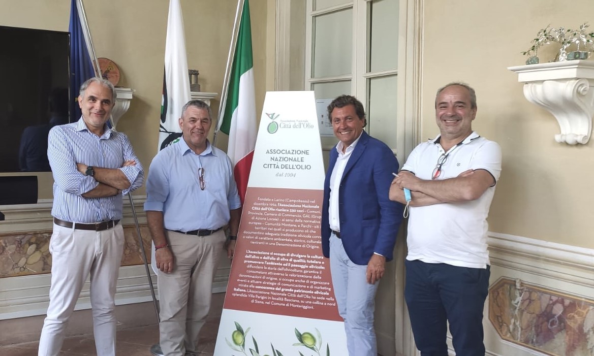 Castiglion Fiorentino, riconfermato nella carica di Vice Copordinatore Vicario del coordinamento regionale dell’associazione “Città dell’Olio”. Agnelli: “grazie per la fiducia che mi avete dimostrato”