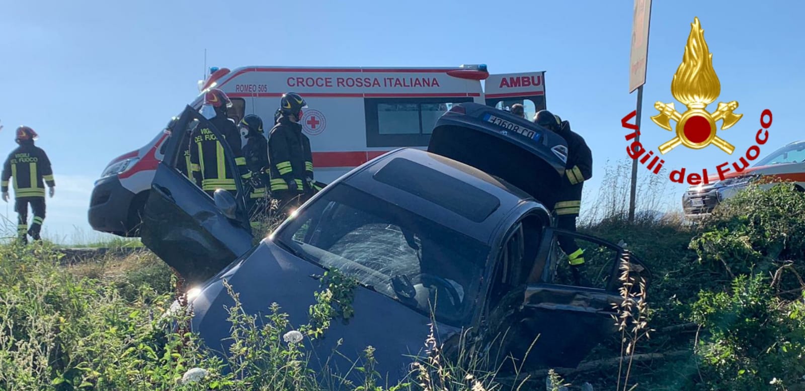 22enne nella scarpata con l’auto, soccorso con Pegaso