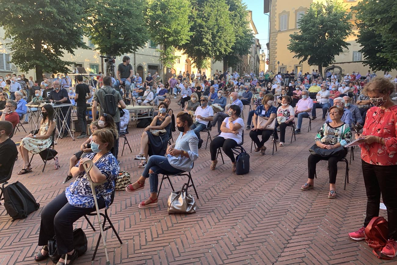 Ralli avvia la campagna elettorale e riempie Piazza San Domenico