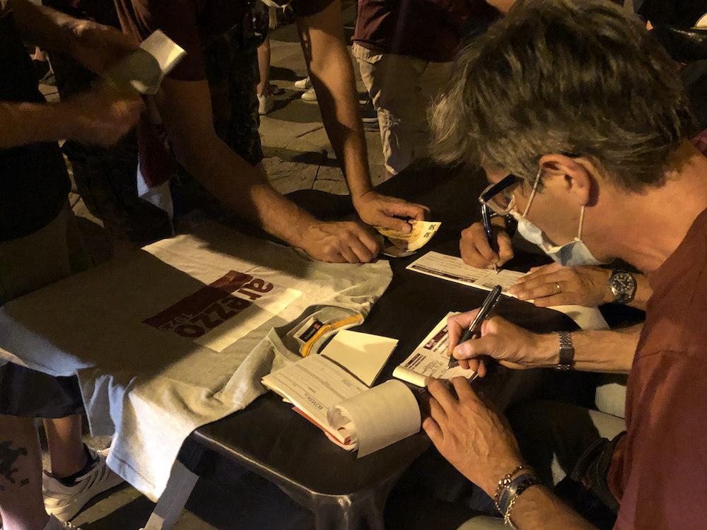 Campagna pre-abbonamento 2020/2021 per salvare l’Arezzo. Già un centinaio le adesioni.  Tre giorni di apertura straordinaria della sede di Orgoglio Amaranto per le sottoscrizioni