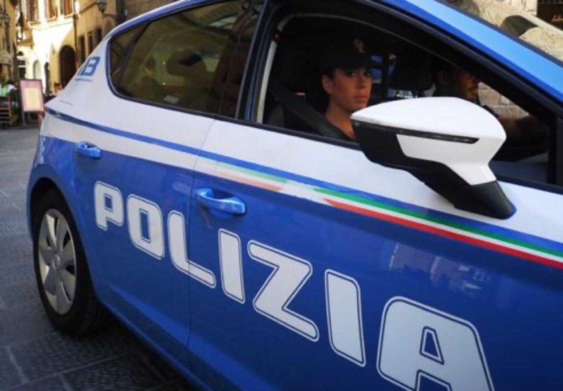 Tracce di cocaina sull’asfalto della strada che porta a Lignano, arrestato albanese con un 1 kg di droga