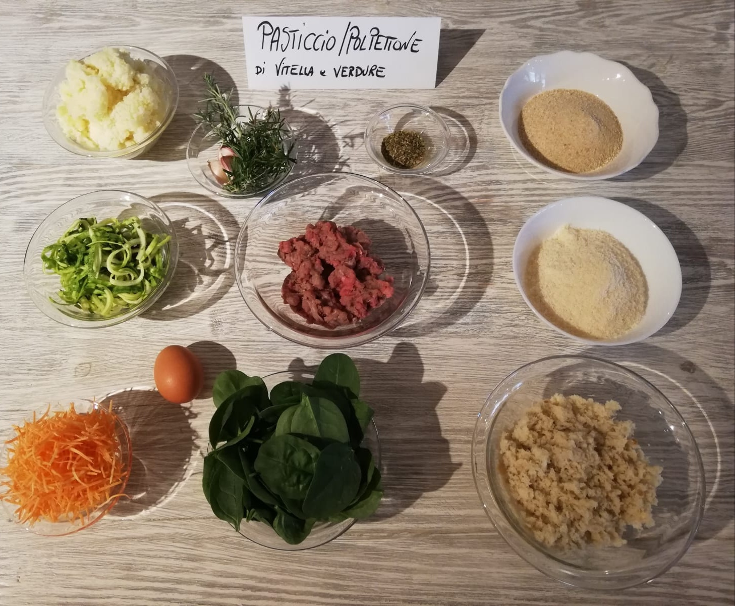 Polpettone gustoso di carne e verdure