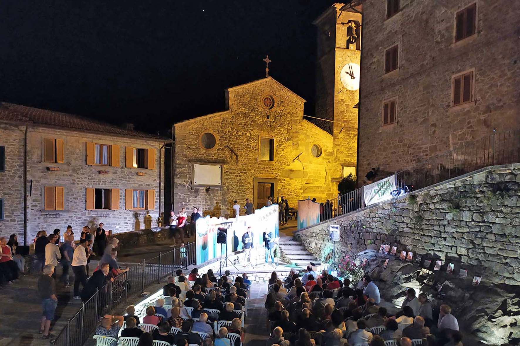 Scrittori e cabarettisti a Raggiolo per la finale di RidiCasentino