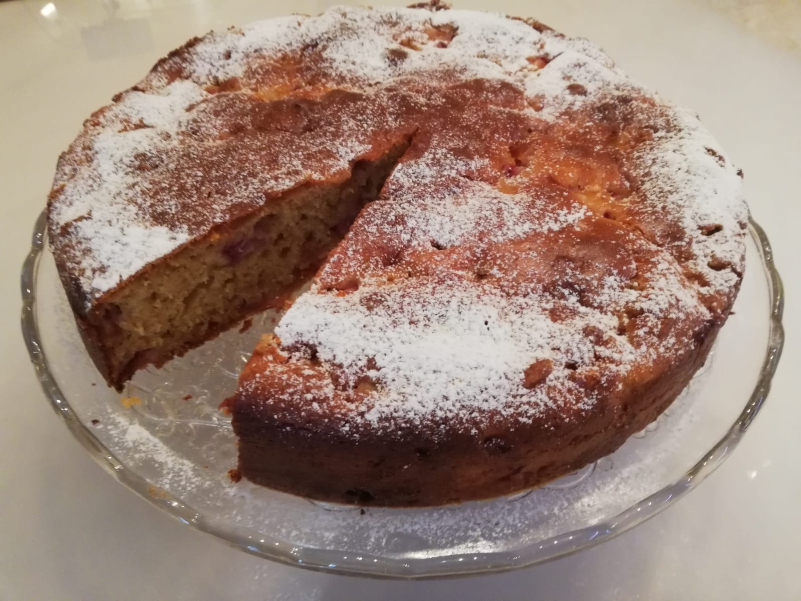 Torta sofficissima yogurt, fragole e cioccolato bianco