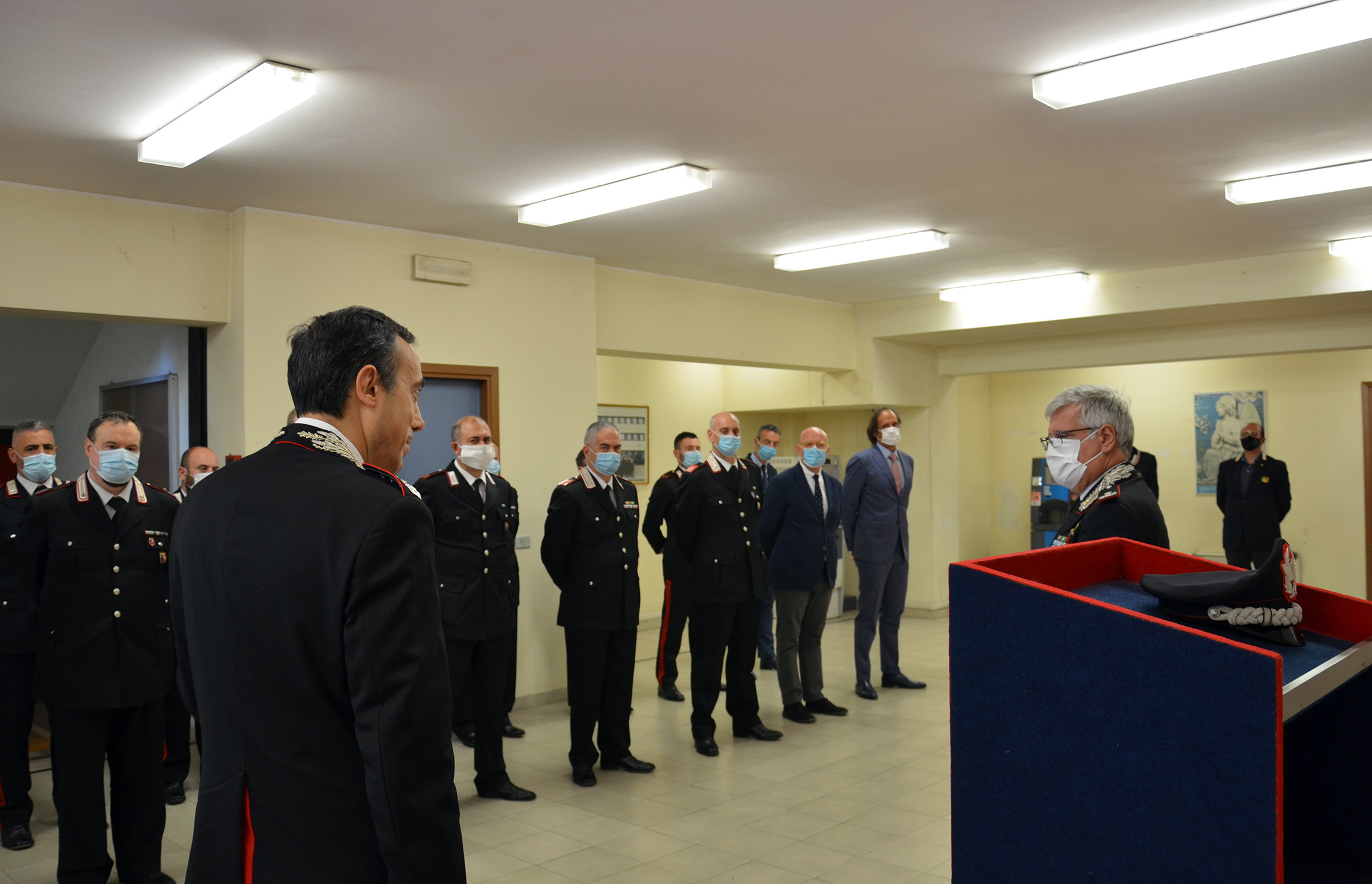 Il Generale di Brigata Massimo Masciulli saluta i Carabinieri di Arezzo