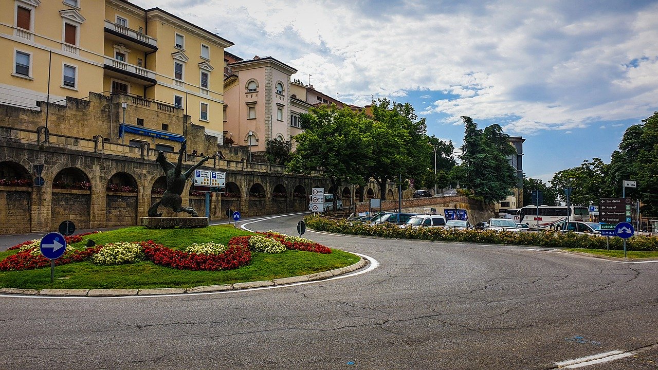 Cambiamenti climatici, la Toscana punta sugli alberi in città: bando da 5 milioni per 63 comuni