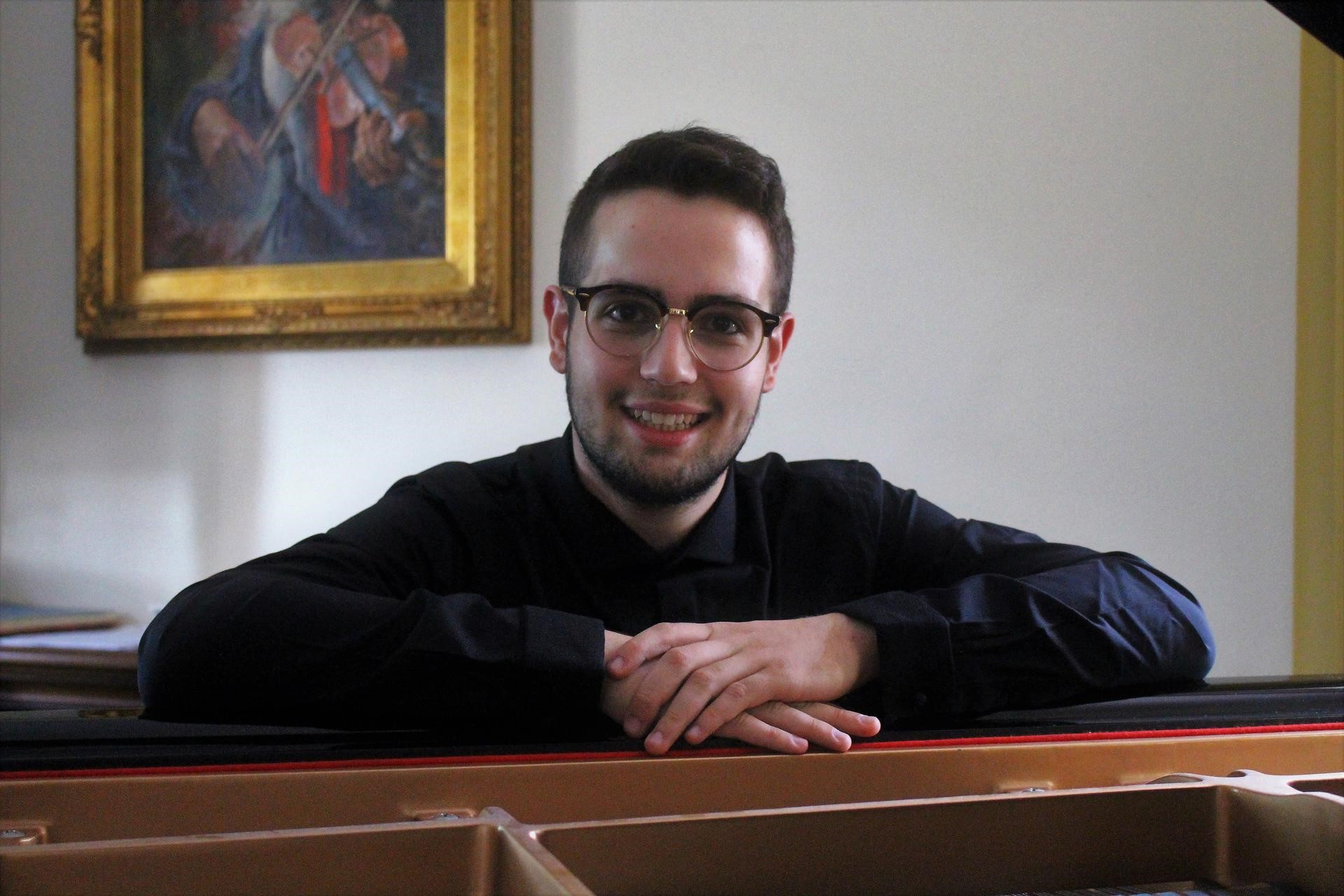 Il giovane pianista Raffaele D’Angelo conquista il pubblico aretino