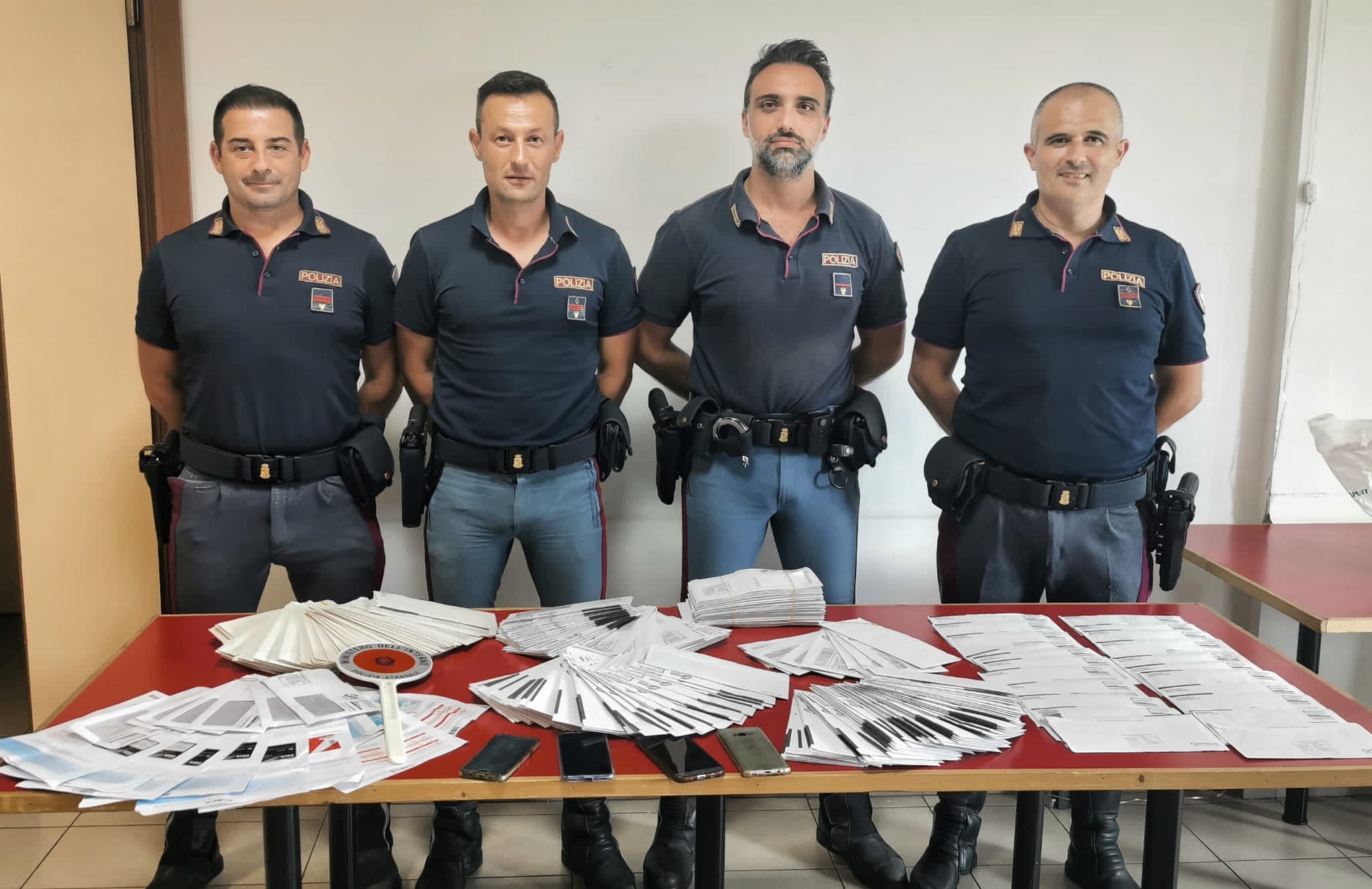 In A1 con oltre 300 carte di credito e bancomat rubati, 4 denunce
