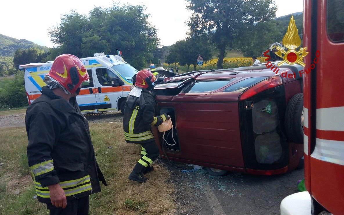Incidente stradale con ribaltamento, 70enne ricoverata a Careggi per politrauma