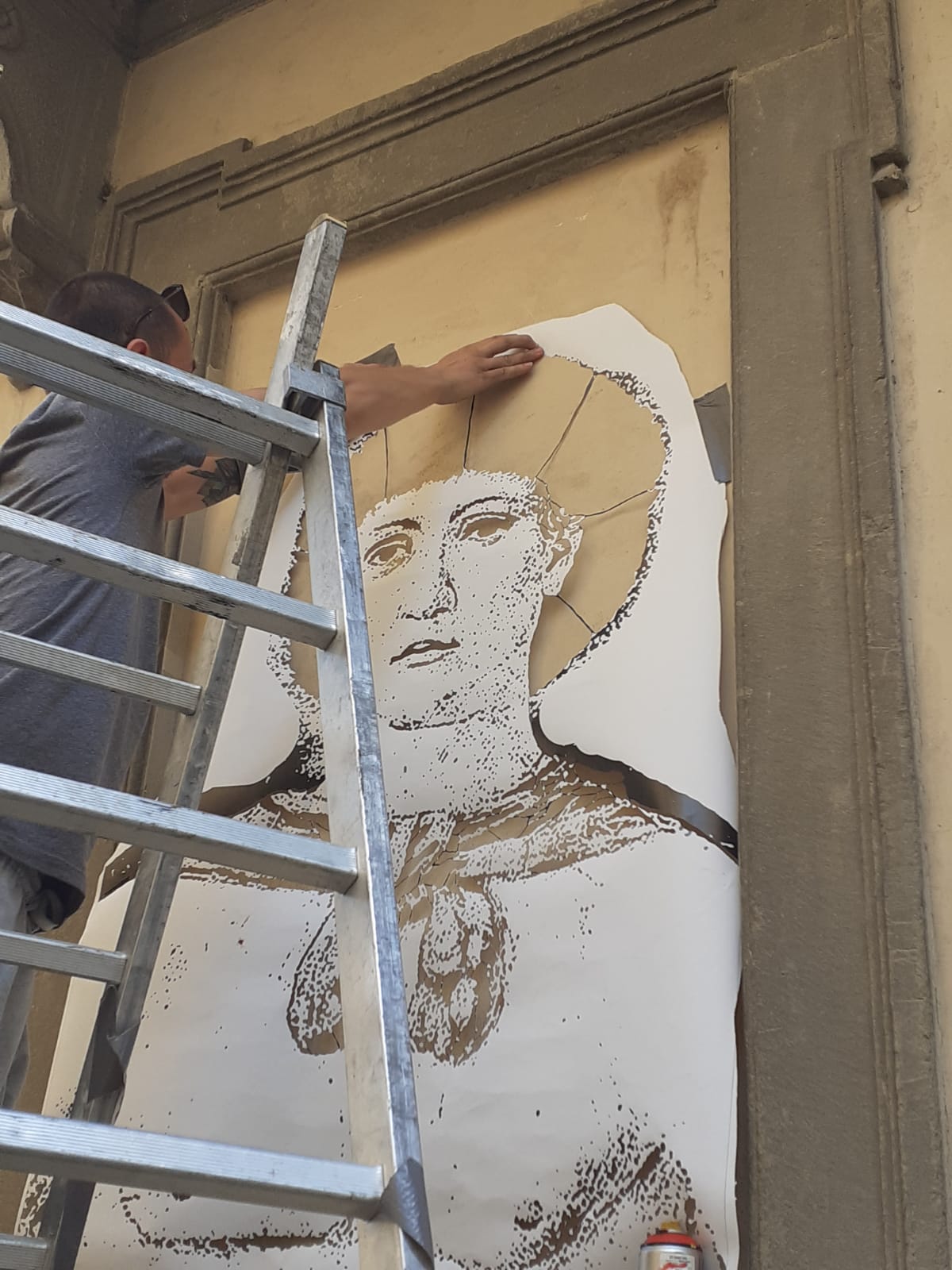 Street Art a Sansepolcro, altri writers al lavoro nel centro storico. Il primo nucleo di opere sarà inaugurato  in occasione della rievocazione dell’abbattimento della Torre di Berta