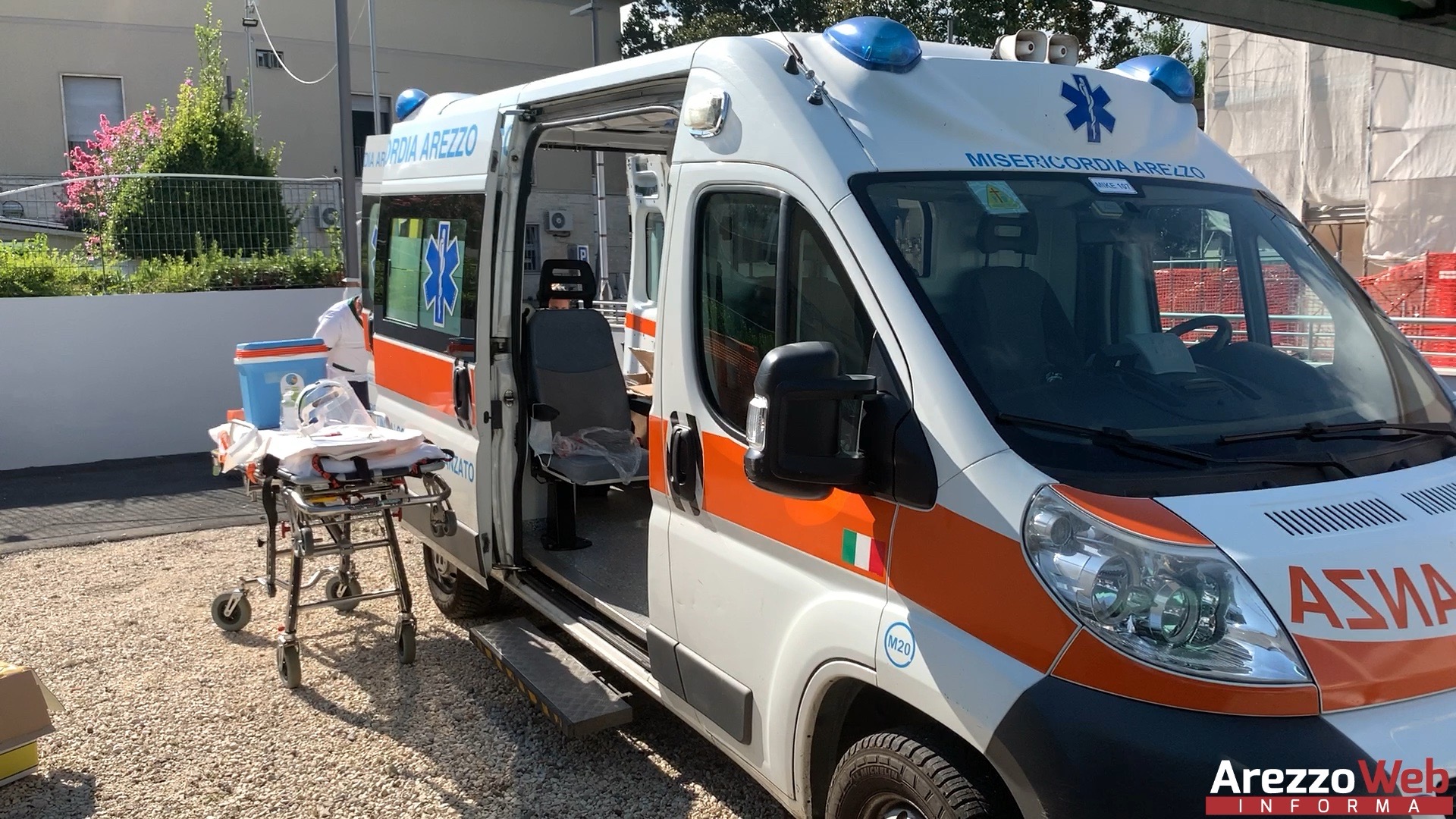 Scontro fra due auto, ferite due persone trasferite in codice giallo al San Donato