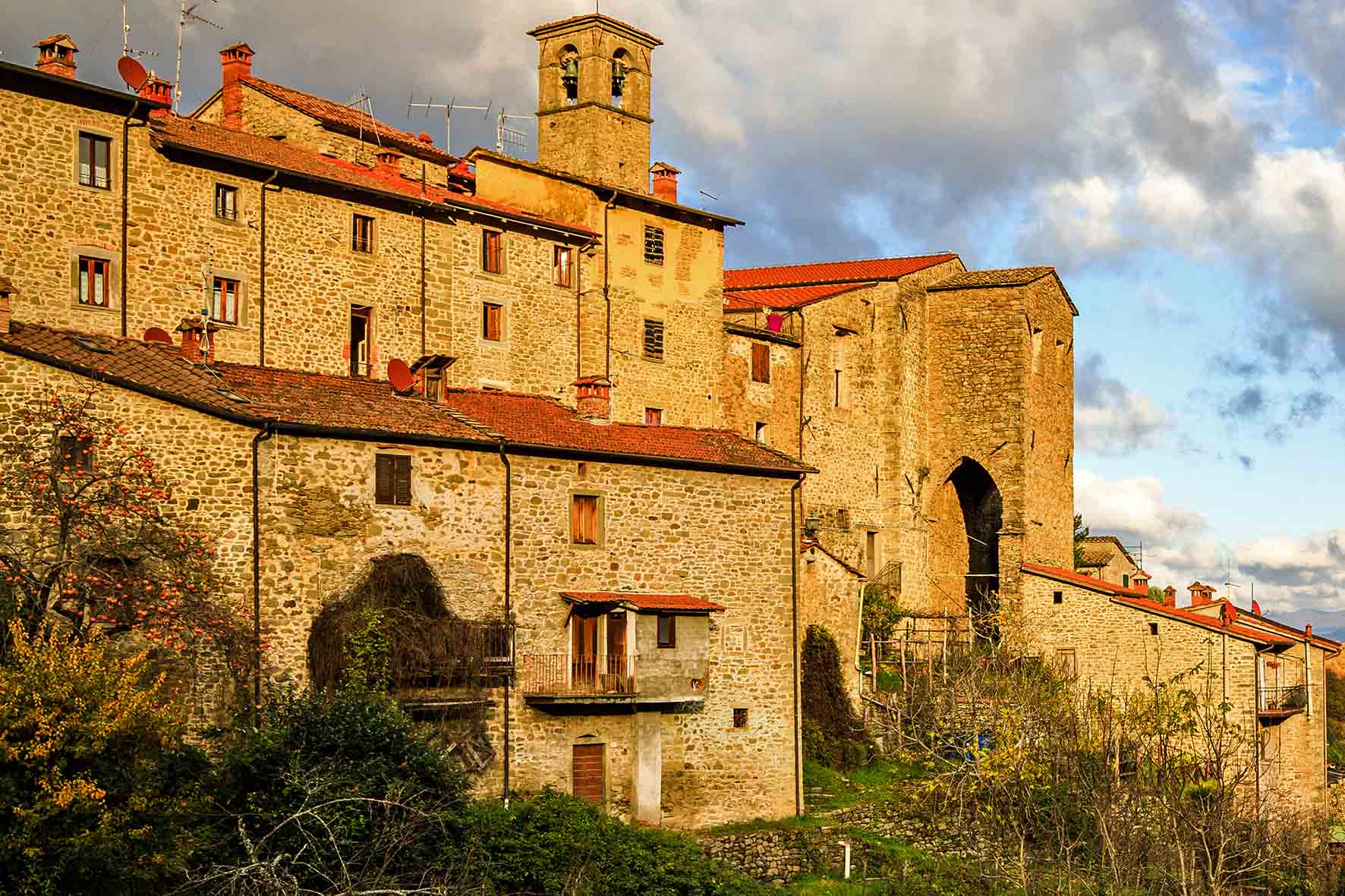 Un’escursione alla ricerca delle fabbriche di armi di Raggiolo