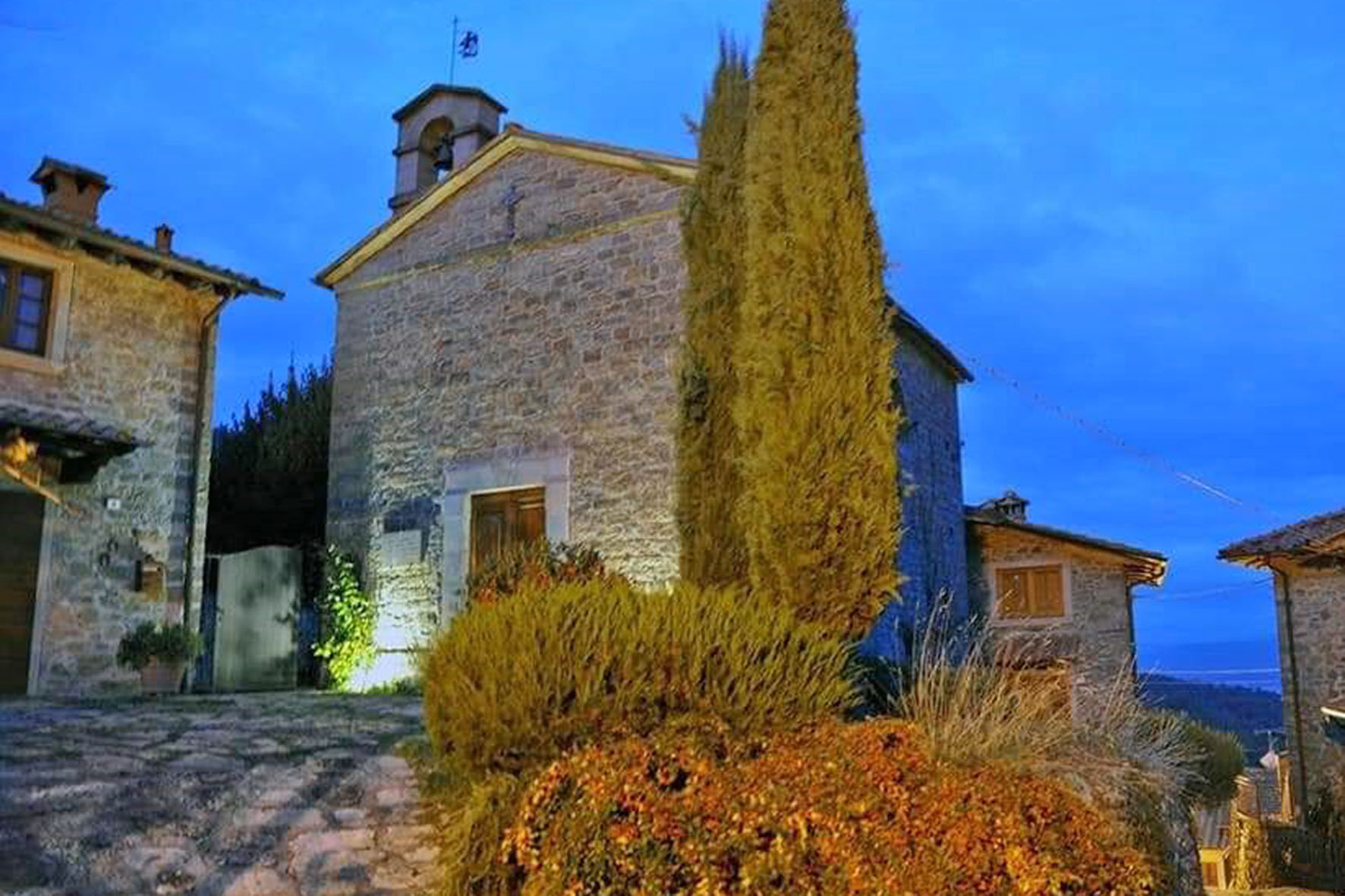 Una guida per visitare e scoprire il borgo di Raggiolo. L’importante strumento di valorizzazione turistica sarà presentato mercoledì 5 agosto al Sepolcreto