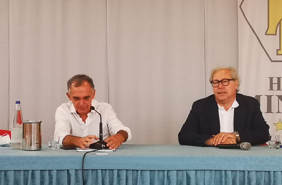 Sanità pubblica: “è il momento di investire e assumere”