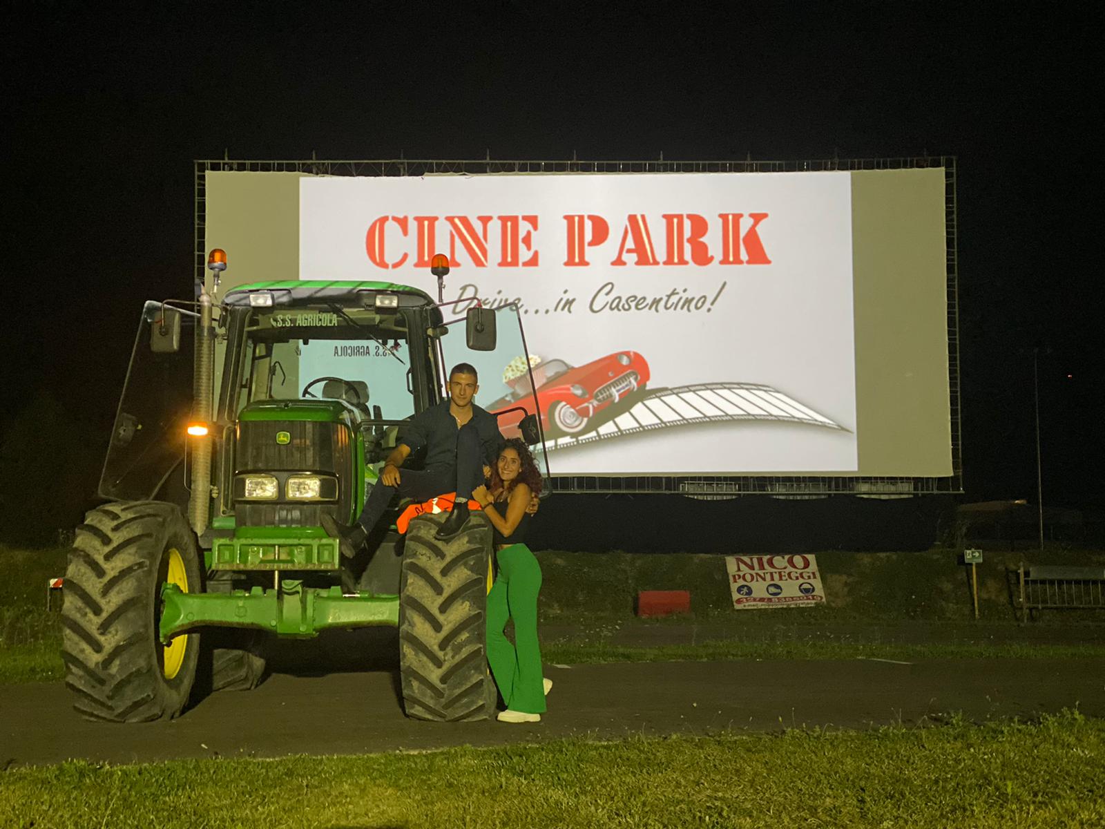 Marco e Nicla al “Drive In Casentino” col trattore