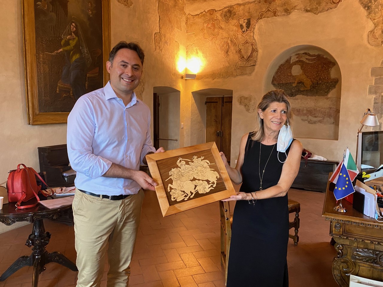 Anghiari, “Tanti i traguardi raggiunti con passione e professionalità dalla dirigente scolastica Monica Cicalini”