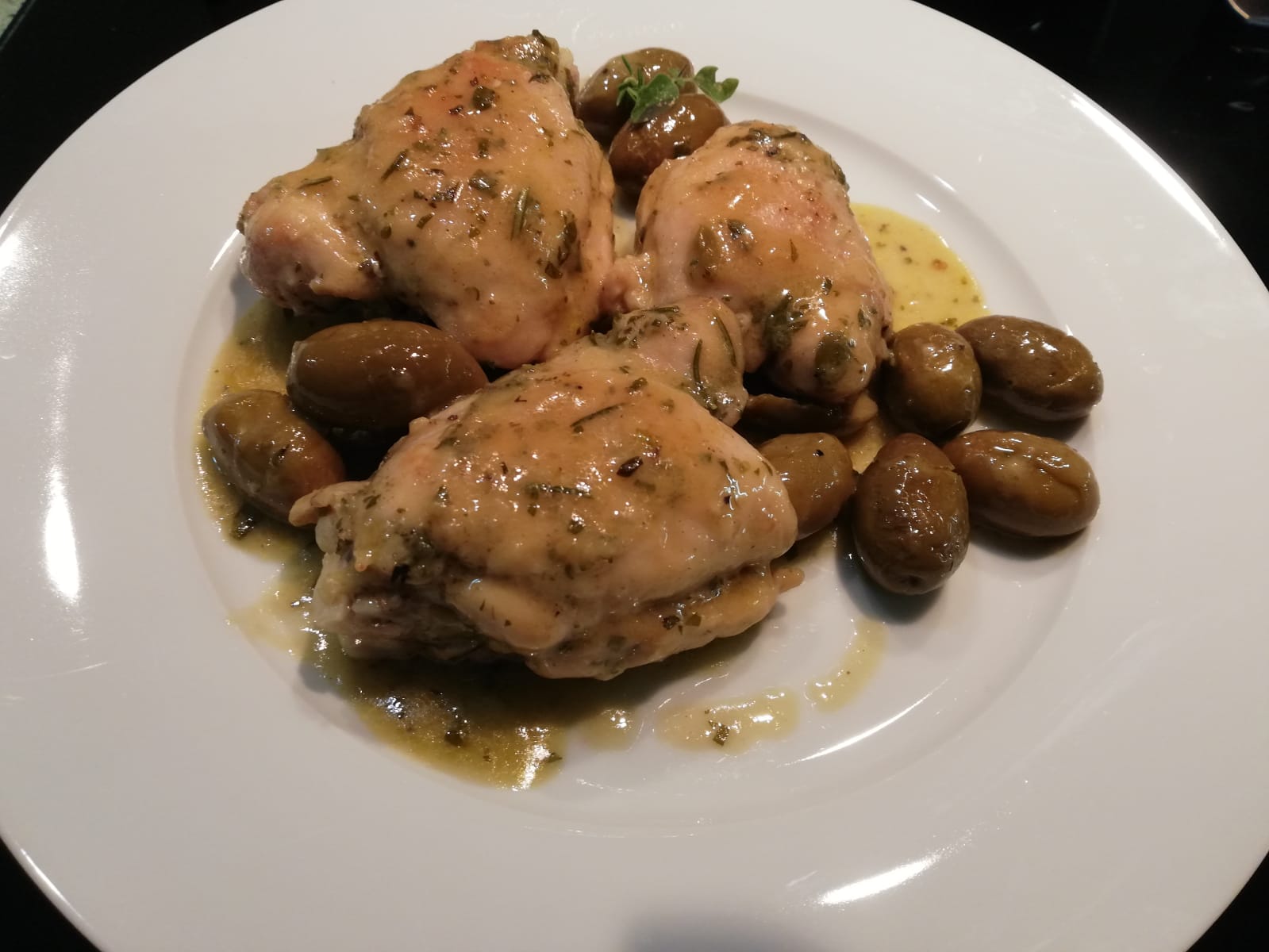 Sovraccosce di pollo al vino bianco ed erbe aromatiche