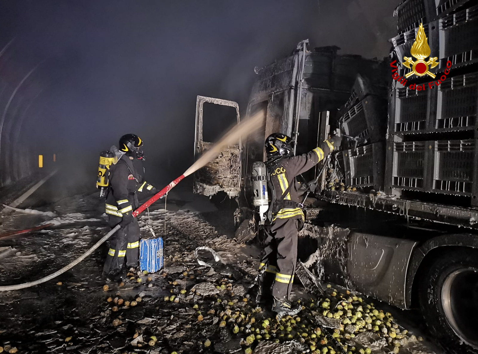 E45: autoarticolato prende fuoco in galleria, pronto intervento dei vigili del fuoco