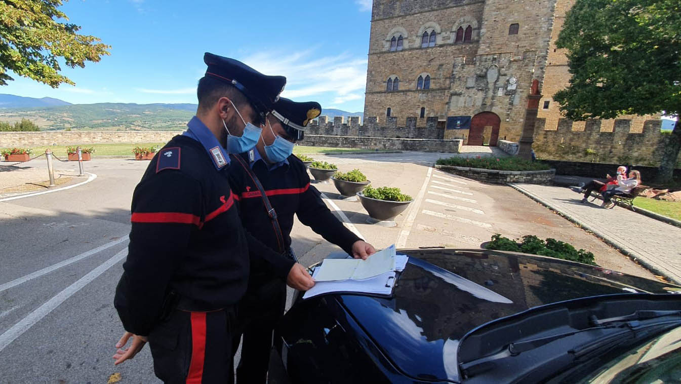 I carabinieri della stazione di Poppi sequestrano fedeli riproduzioni di armi e un’arma storica