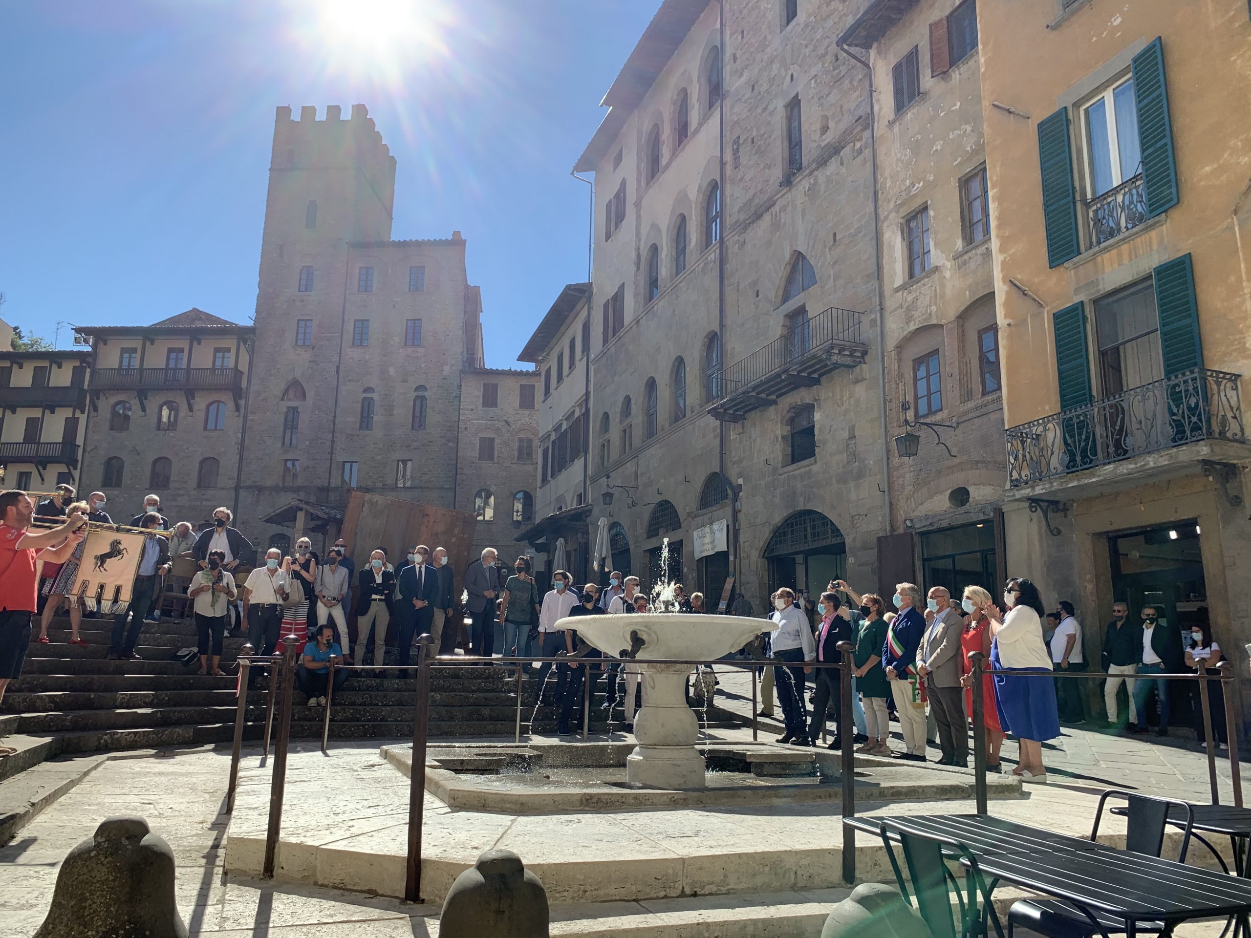 Con il restauro della fontana torna l’acqua in Piazza Grande