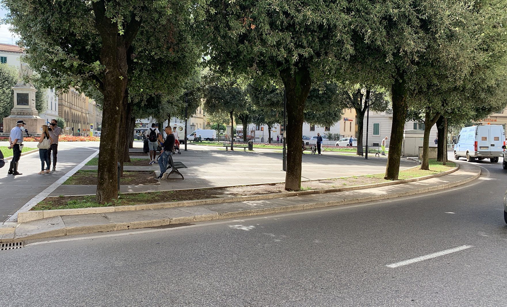 Accoltella due rider dopo una lite in Piazza Guido Monaco, denunciato rumeno per lesioni aggravate
