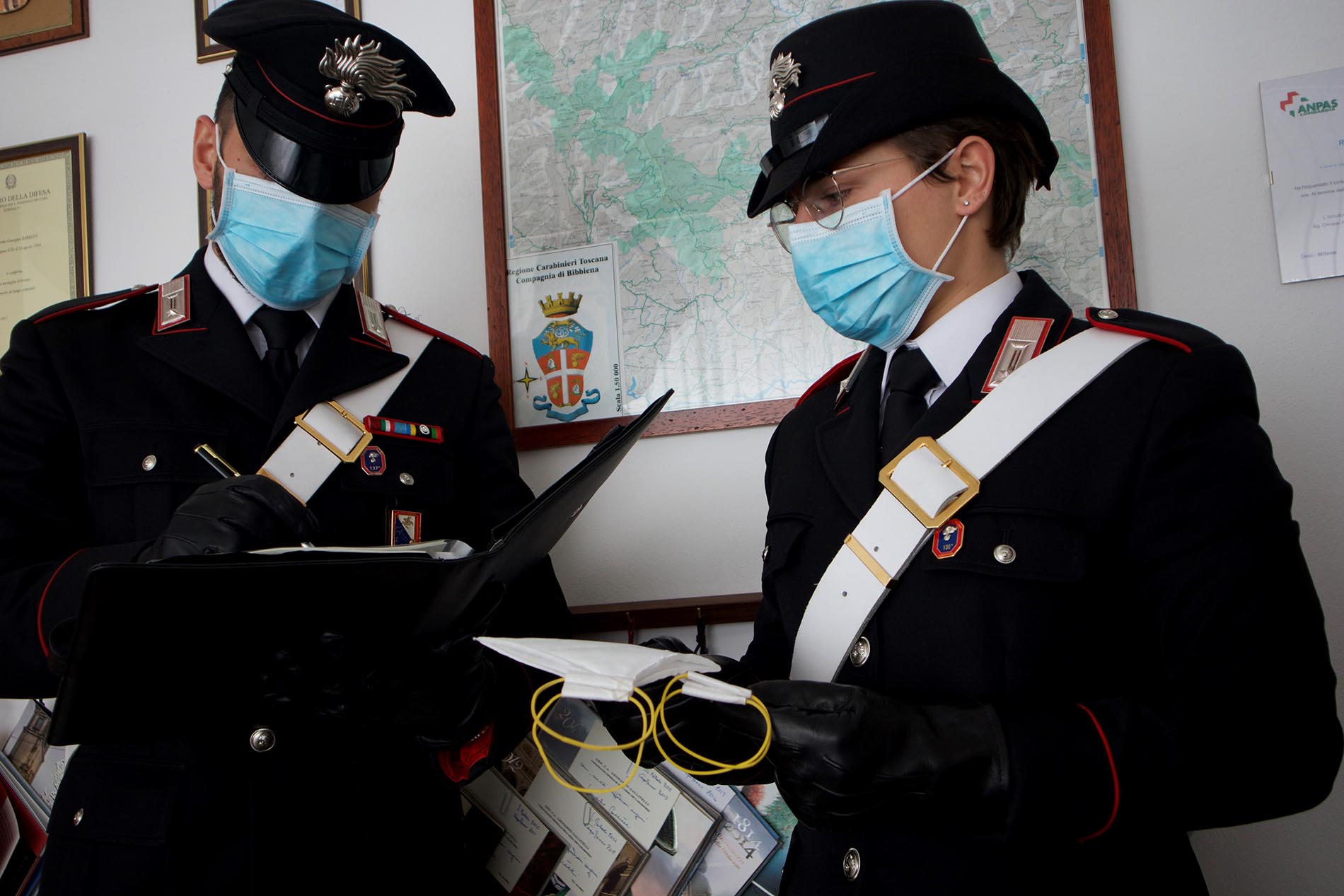 Cerca di comprare un trattore online, ma è una truffa. Quattro le persone denunciate dai carabinieri di Bibbiena