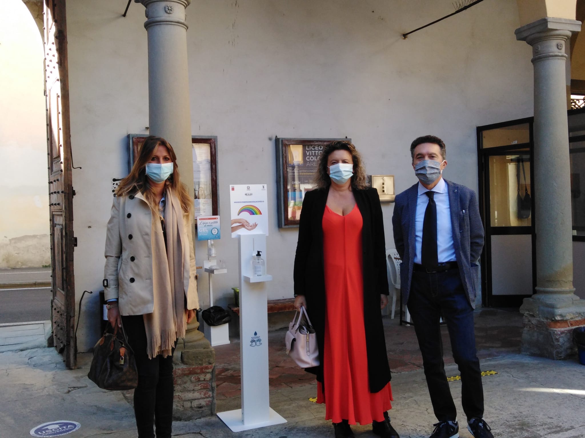 #noidiscriminiamosolocovid19 : la provincia dona totem con disinfettante nelle scuole superiori all’interno del progetto ready