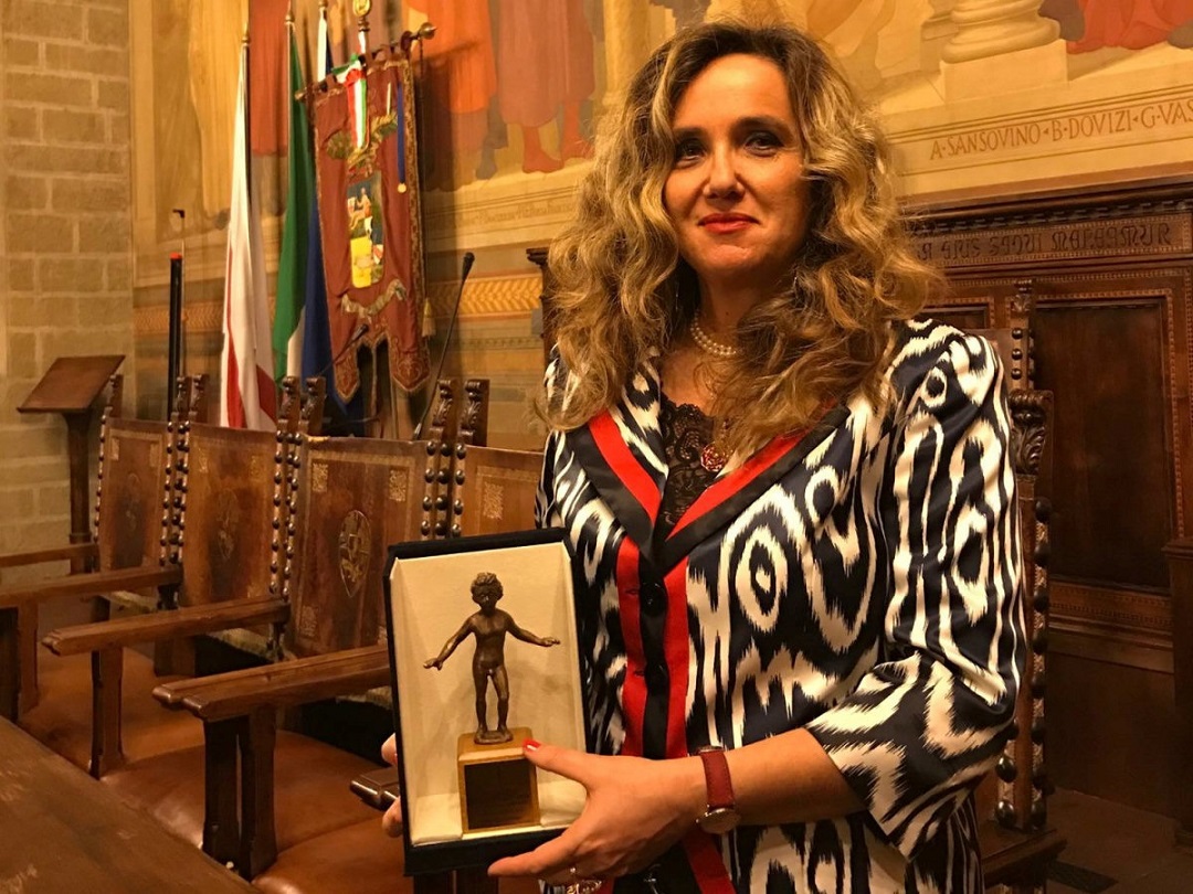 Arezzo, presentazione di “Grumi sciolti” di Cinzia Della Ciana nel Chiostro di Casa Petrarca