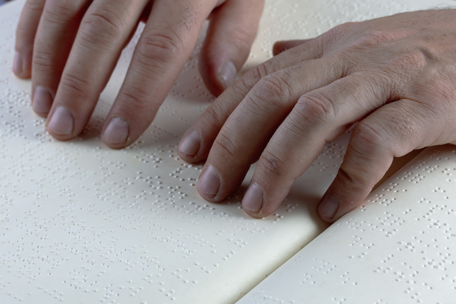 Scuola, da lunedì bambini e ragazzi non vedenti con tutti i libri di testo in braille