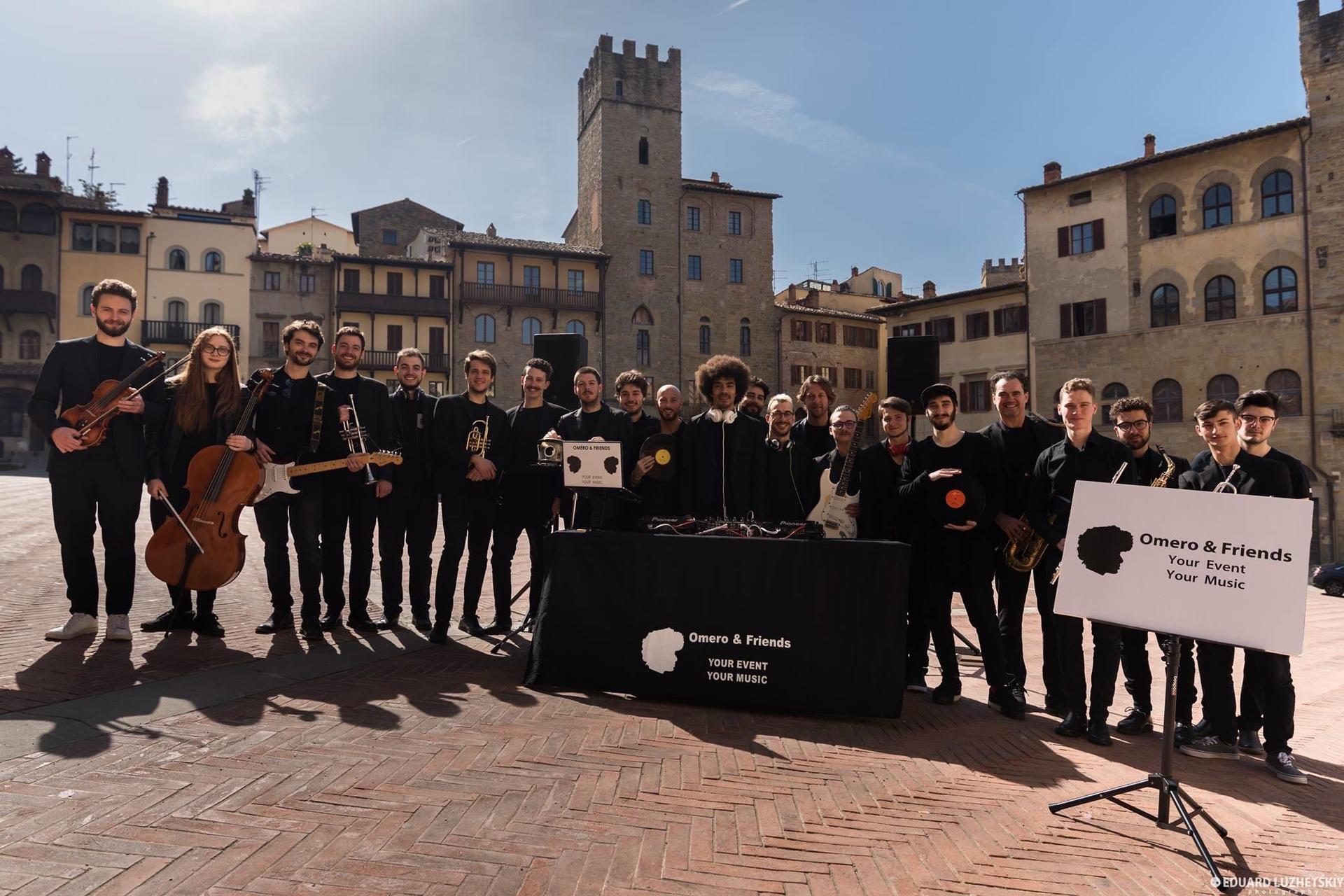 Notte di musica con “Omero & Friends”. L’appuntamento fa parte di “Anfiteatro sotto le stelle”