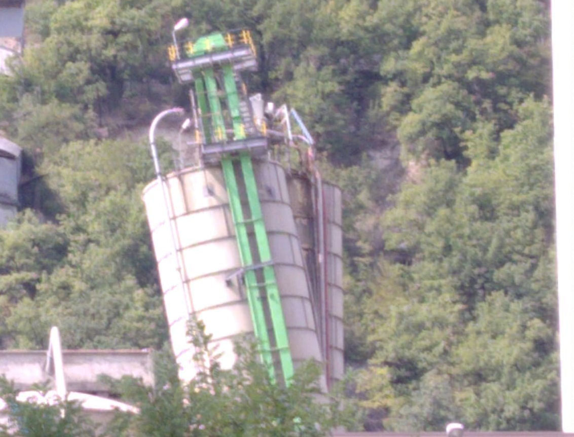 Rassina: “Il silos dello stabilimento Colacem si è inclinato” il Sindaco allerta i cittadini