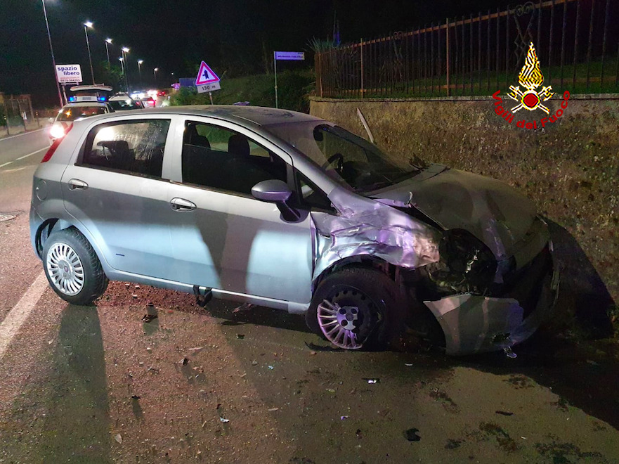 Incidente nella notte a Monte San Savino, 4 feriti uno è grave