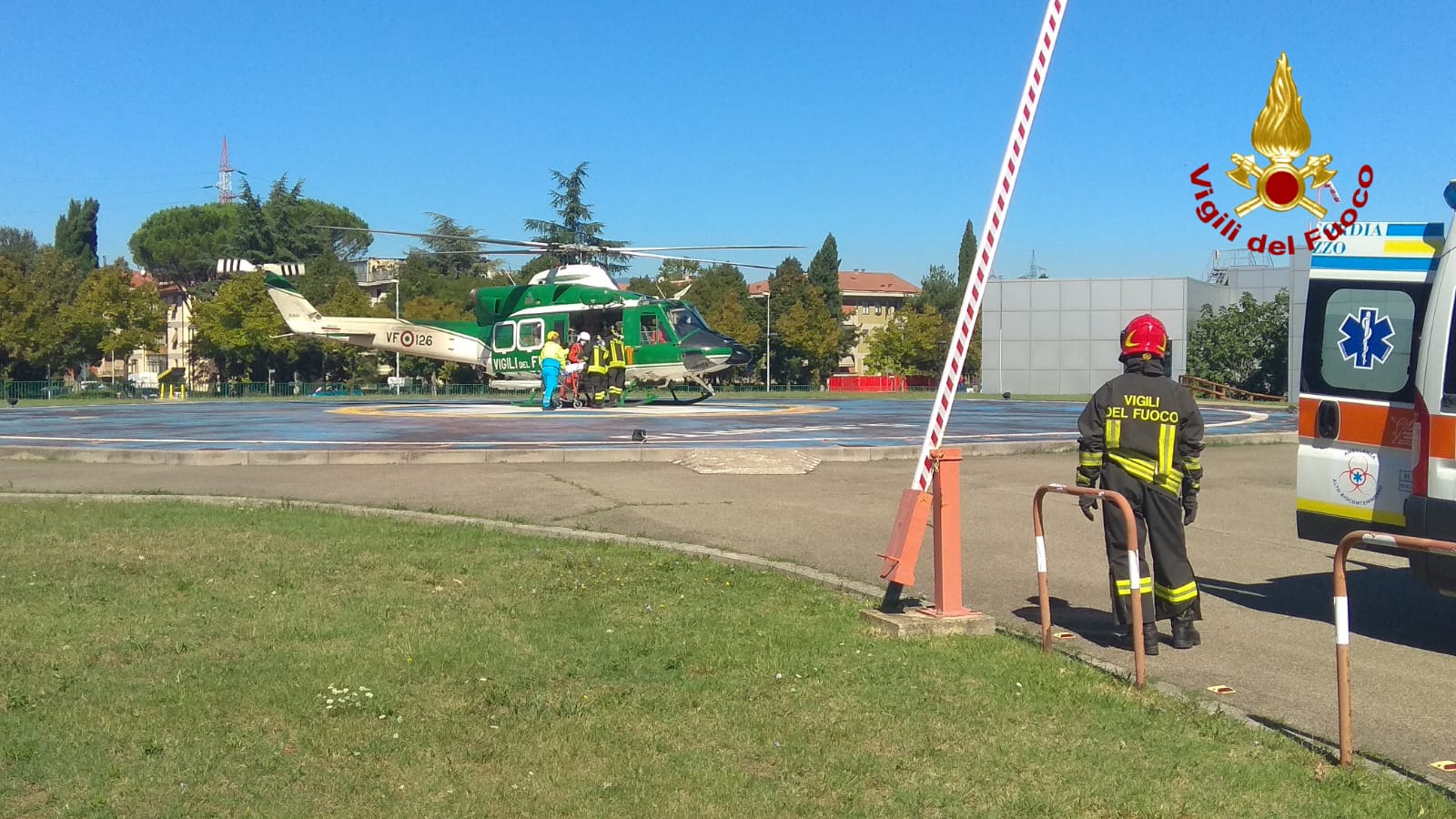 Ciclista cade nel bosco, recuperato da i vigili del fuoco