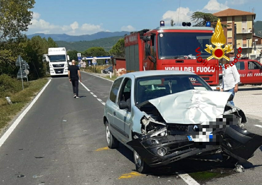 Terontola: incidente fra due auto, tre le persone ferite