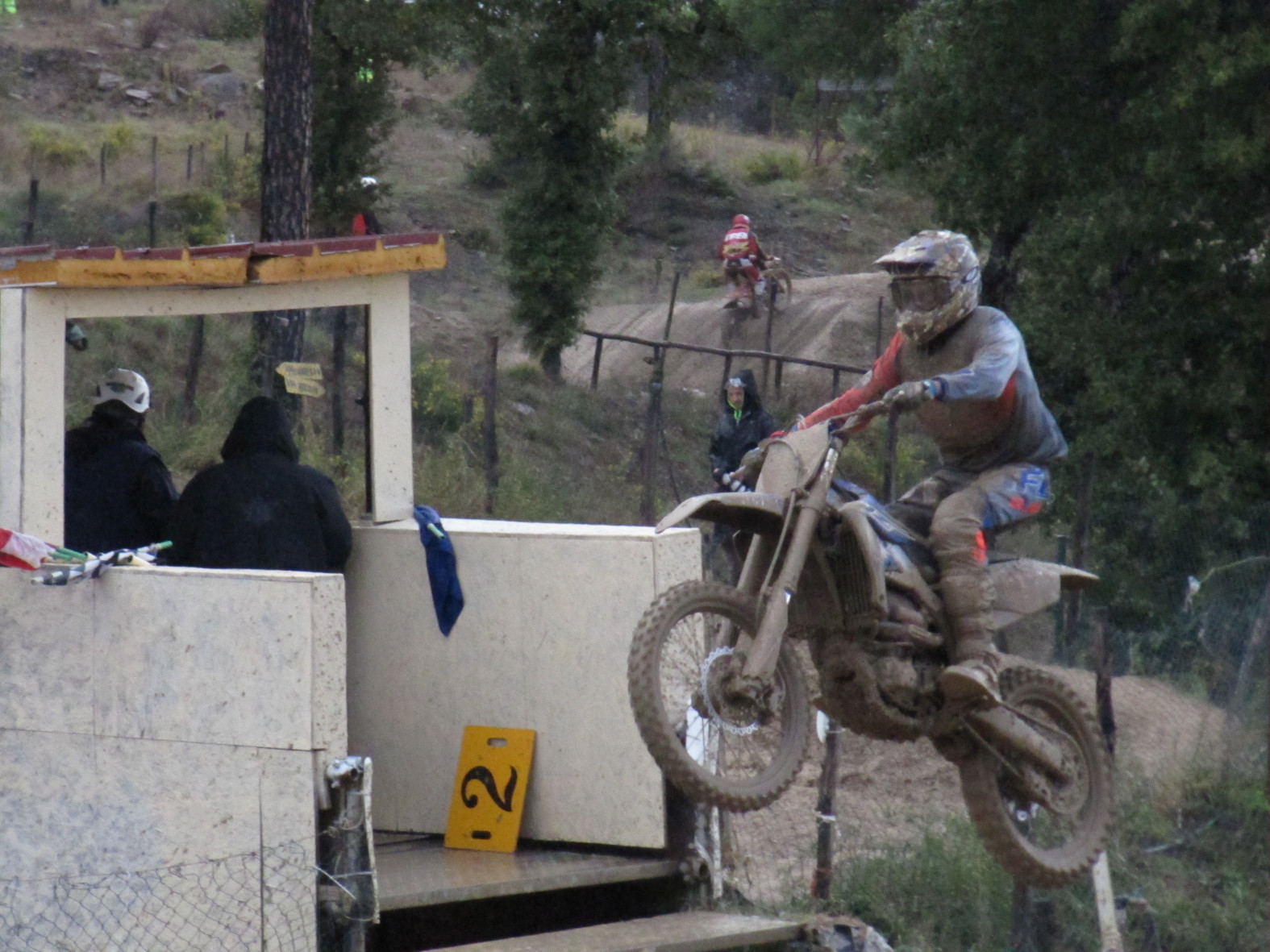 La pioggia “spezza” il programma del motocross al Miravalle di Montevarchi