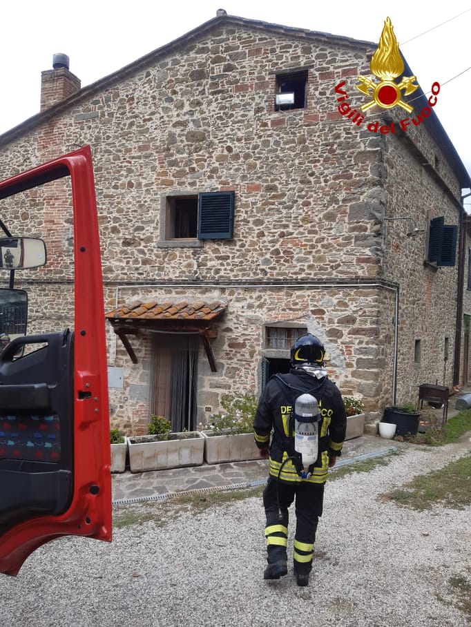 Incendio in un abitazione a Ossaia, nessuna persona è rimasta coinvolta