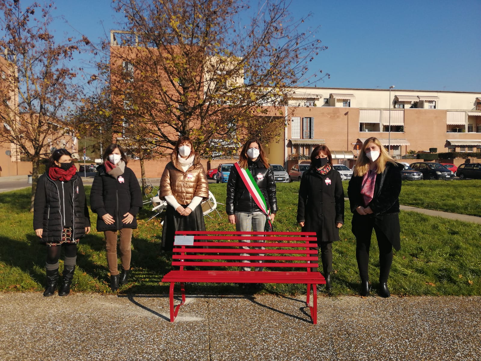 25 Novembre, a San Giovanni V.no inaugurata in Piazza della Pace la panchina rossa donata da ABB