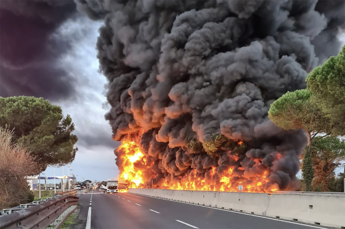Cisterna in fiamme in Fi-Pi-Li, Baccelli: “Stasera strada di nuovo percorribile in sicurezza”