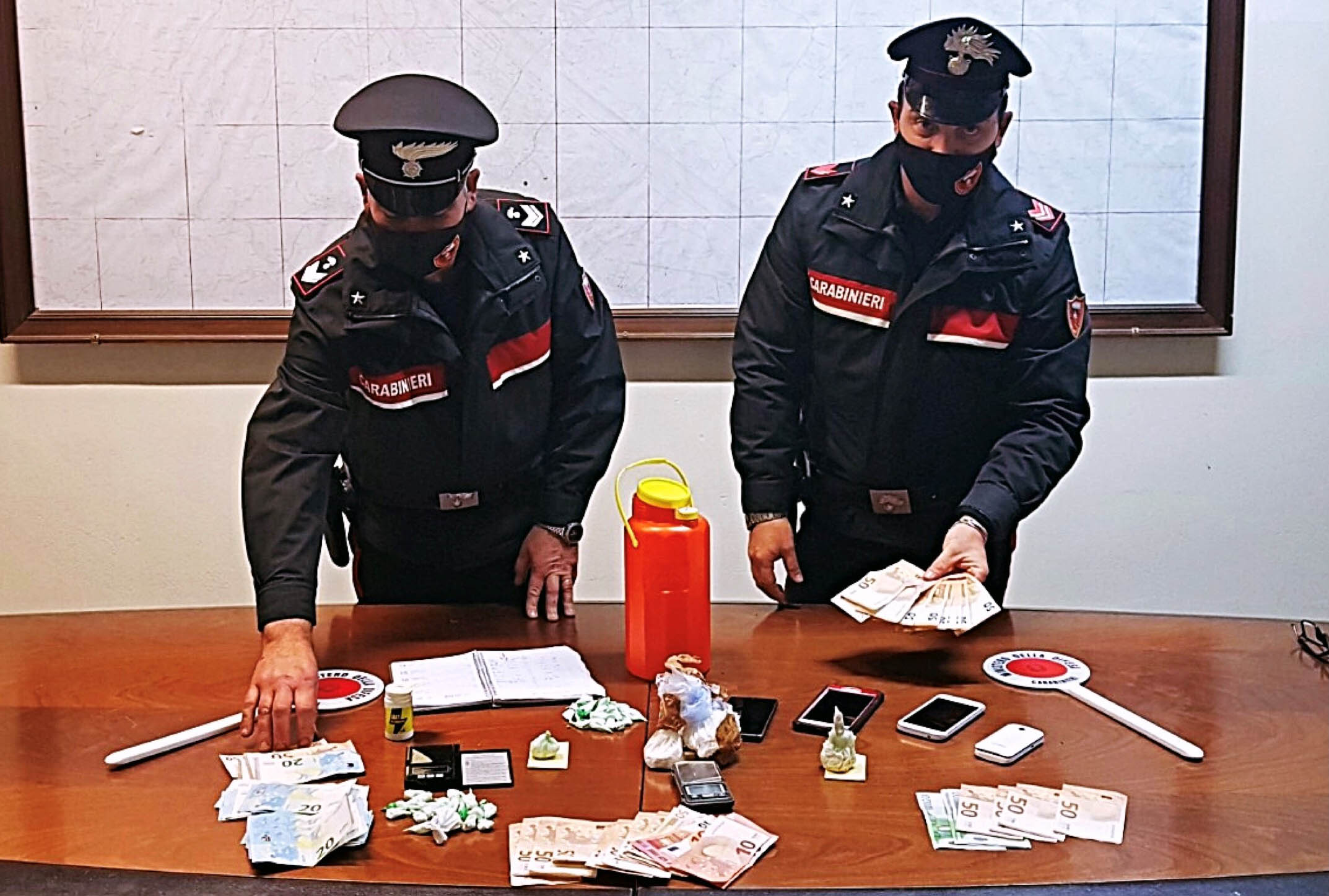 Valdarno, arrestati due coniugi latino-americani, sequestrati 200 grammi di cocaina